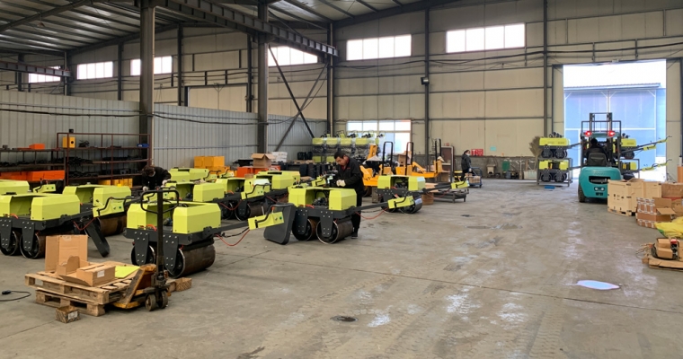 阳春三月,一批小型压路机出口外洋，，，，，，，，去赴一场他国春暖花开!